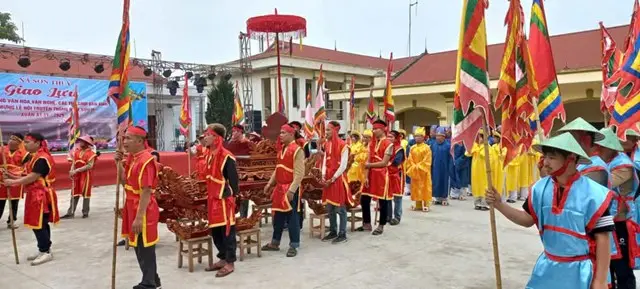 Lễ rước tại Lễ hội đình Sơn Vi
