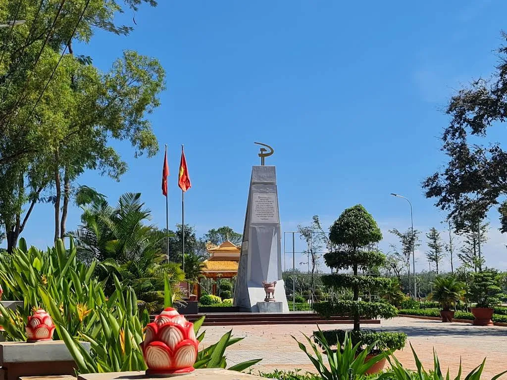 Cảnh quan di tích lịch sử văn hóa Phú Riềng Đỏ