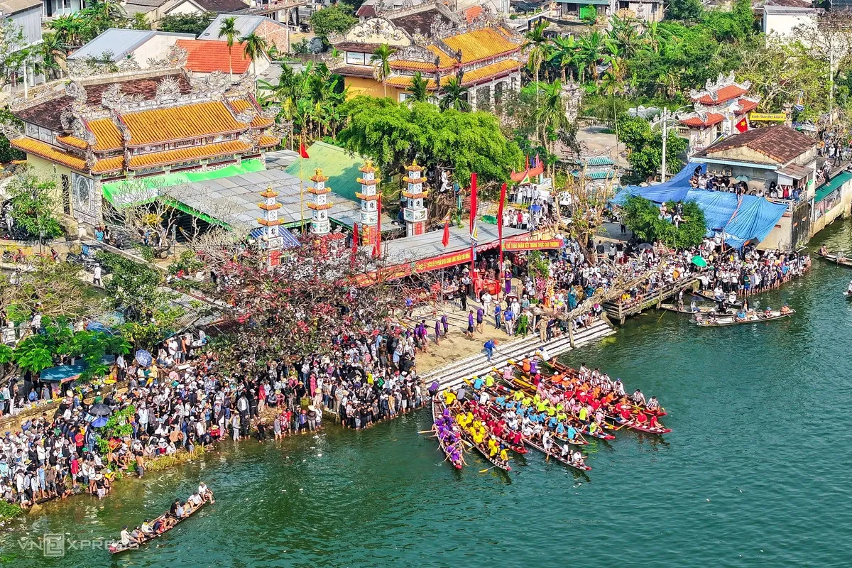 Toàn cảnh Hội đua thuyền trên sông Hương