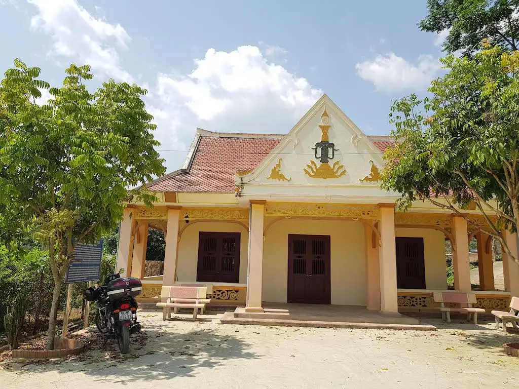 Cảnh quan trong khu di tích Tháp Mường Và