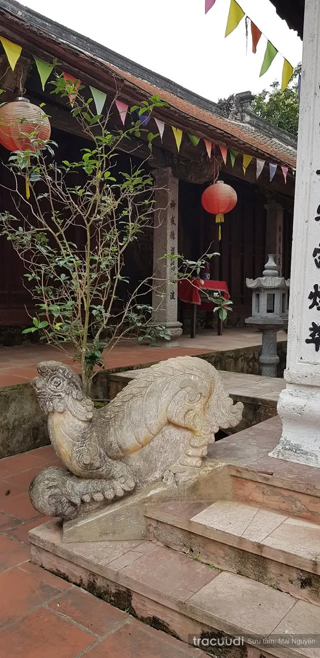 Tượng nghê trong Đình Văn La (Đình Hạ)
