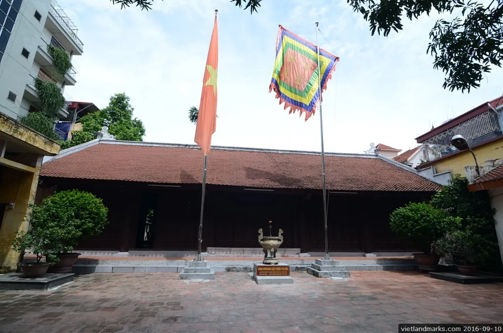 Khuôn viên Đình Phương Liệt