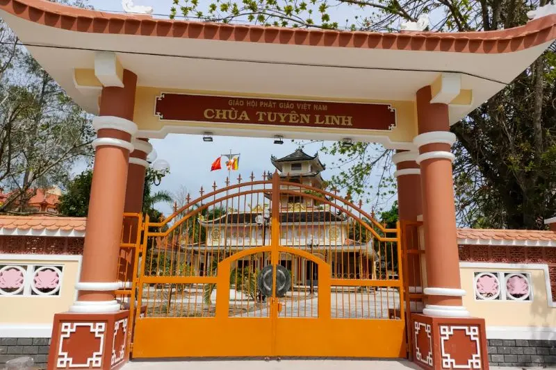 Cổng Chùa Tuyên Linh