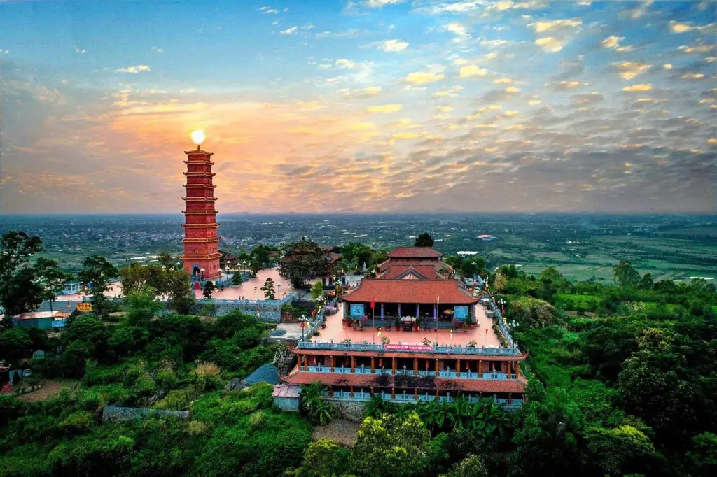 Toàn cảnh Chùa tháp Tường Long