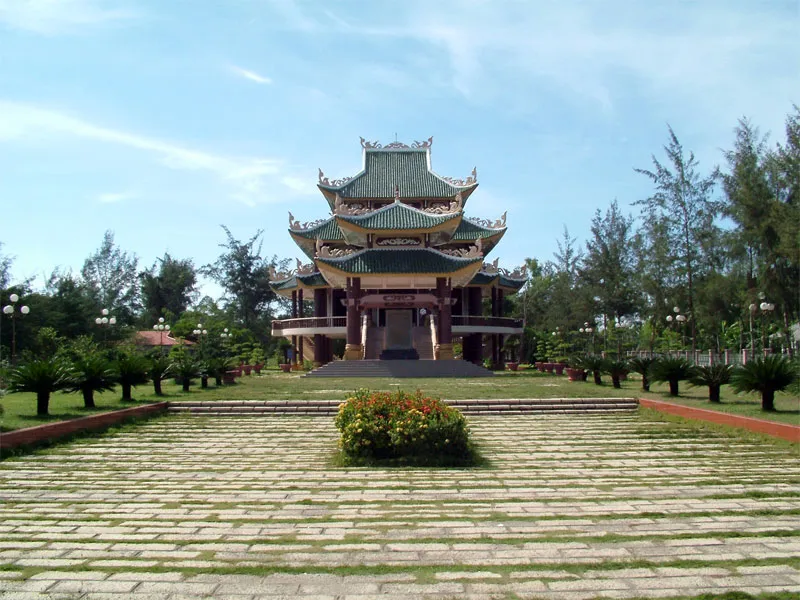 Khuôn viên Mộ và Khu tưởng niệm Nguyễn Đình Chiểu