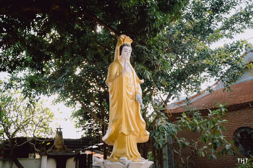 Tượng Quan Thế Âm Bồ Tát tại Chùa Phả Lại