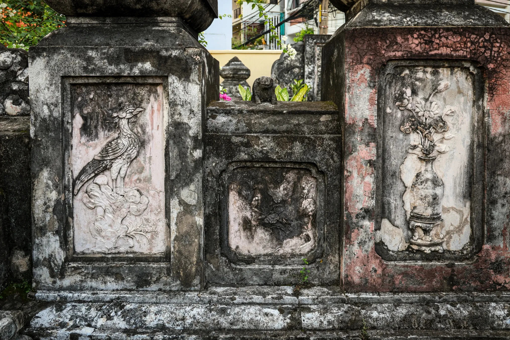 Các bức phù điêu tại Lăng Võ Di Nguy