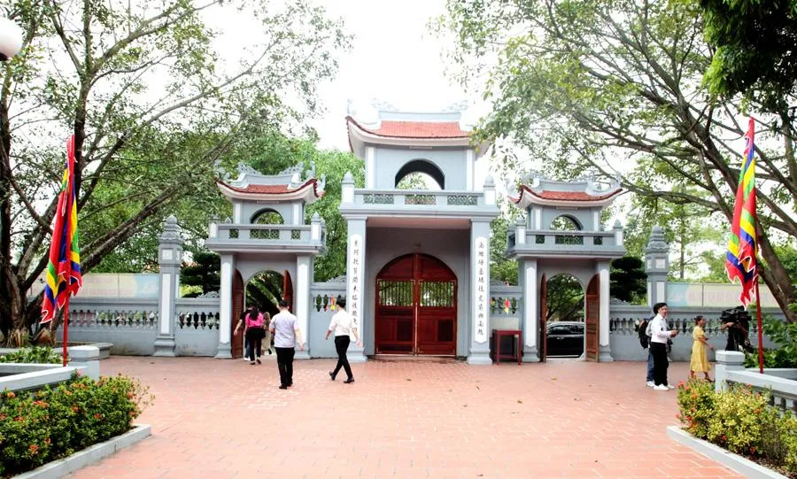 Cổng tam quan đền An Sinh Khu Di Tích Nhà Trần Tại Đông Triều