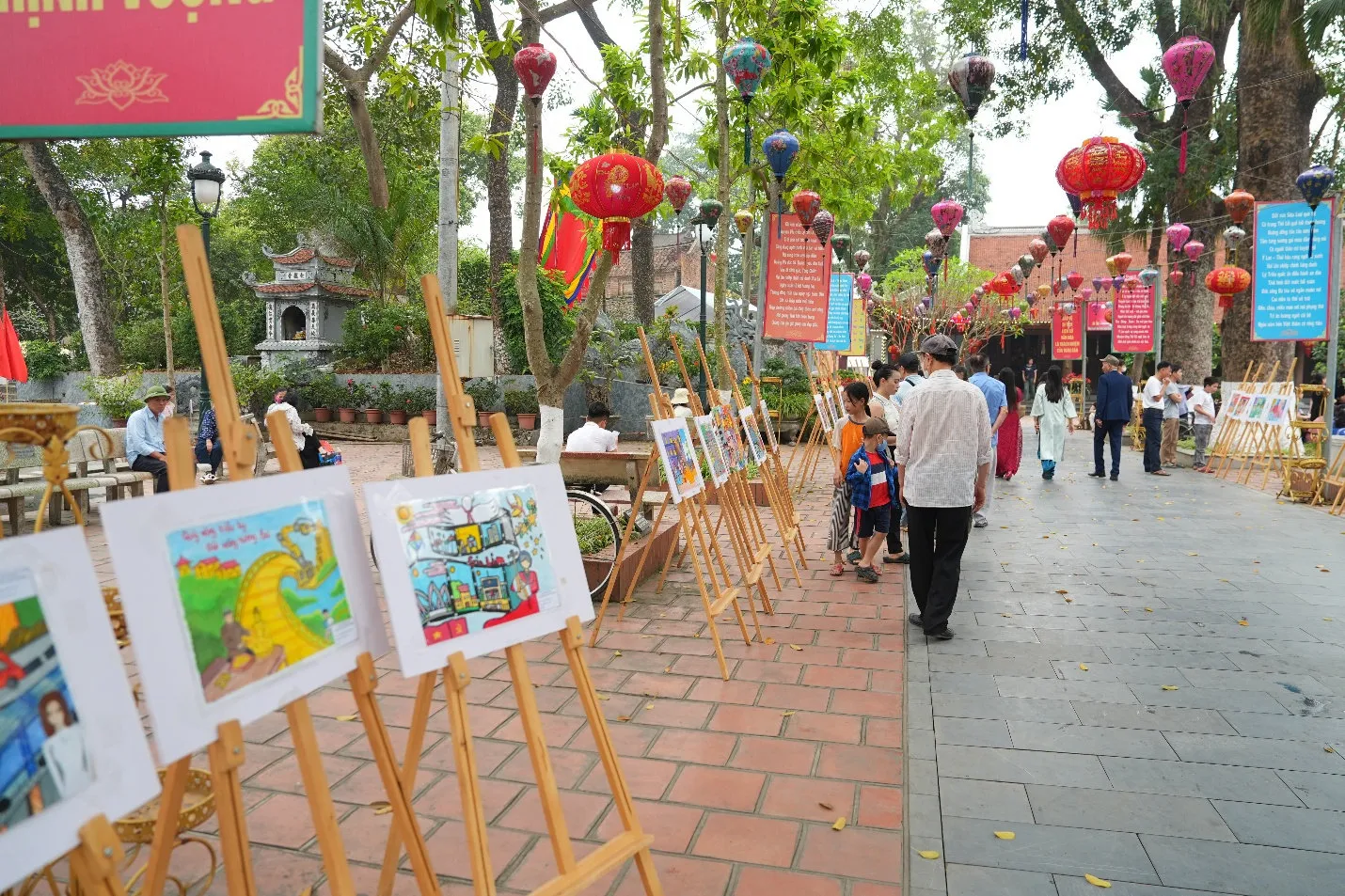 Triển lãm tranh tại Hội đền, chùa Bà Tấm
