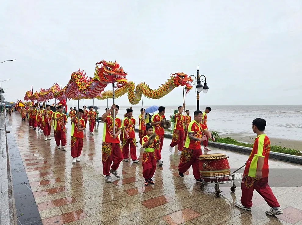 Đoàn rước Lễ hội Đình Trà Cổ