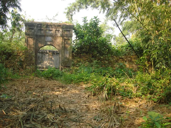 Lối vào Lăng Vĩnh Hưng