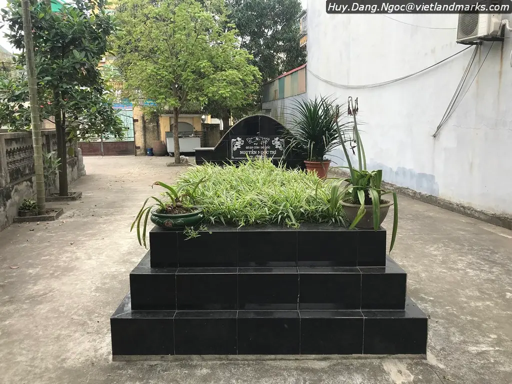 Mộ phần Lăng Quận Chờ