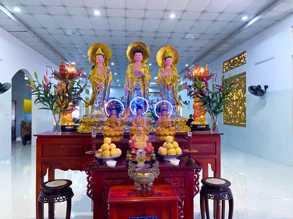 Không gian bên trong Chùa Phật Ấn