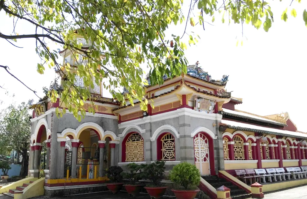 Cảnh quan Chùa Sắc Tứ Tam Bảo