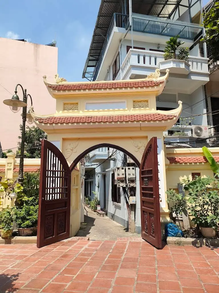 Cảnh quan không gian bên ngoài di tích Chùa Hương Tuyết