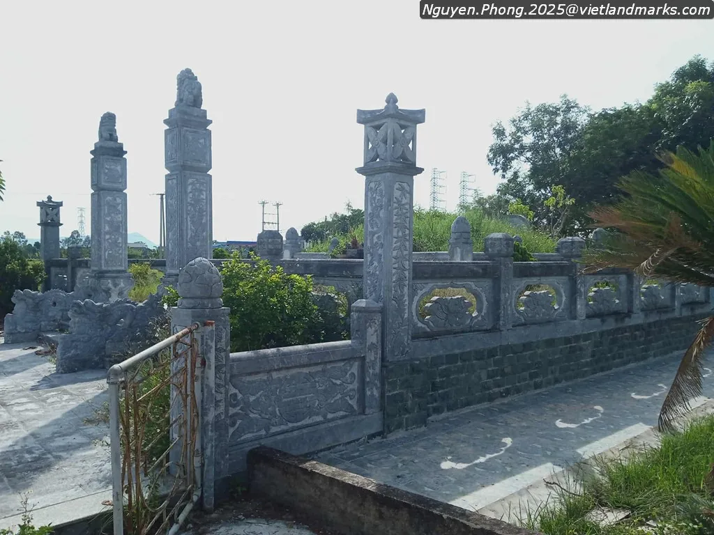 Cảnh quan tại Đền Thờ Nguyễn Chích