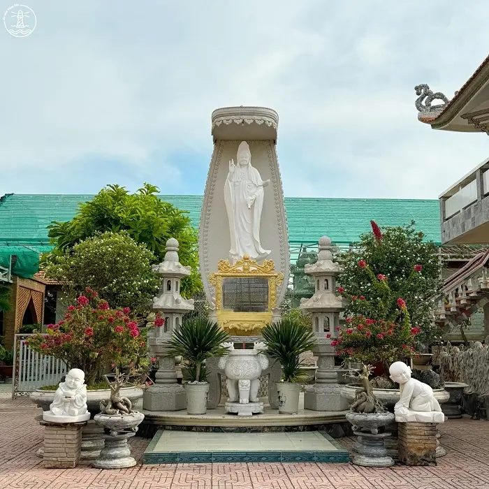 Tượng Phật Quan Âm tại Tịnh xá Ngọc Hải