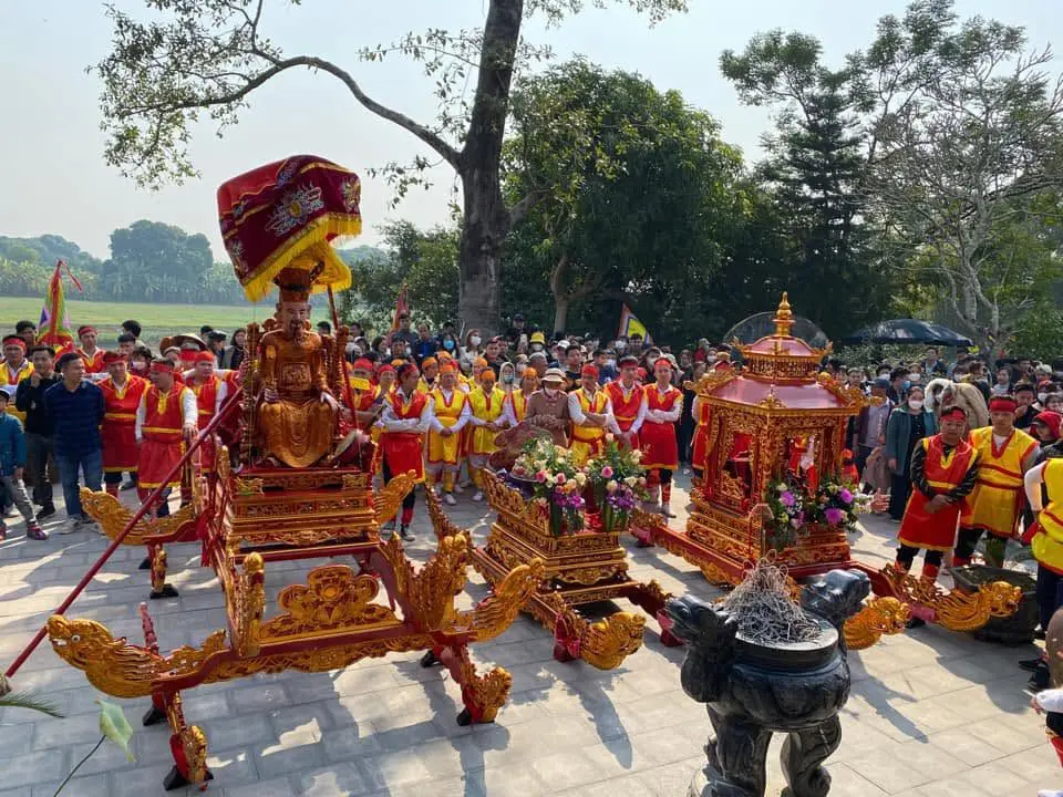 Quang cảnh Hội làng Đoan Nữ