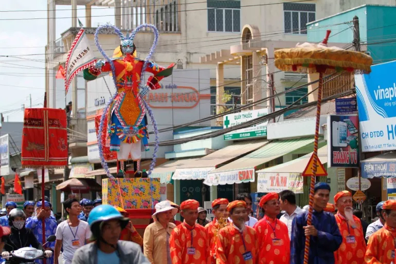 Đoàn rước Lễ hội Làm Chay