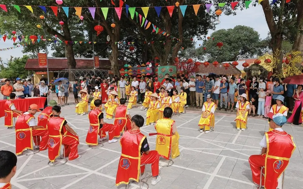 Trò chơi cờ người trong Lễ hội truyền thống Đền Đươi