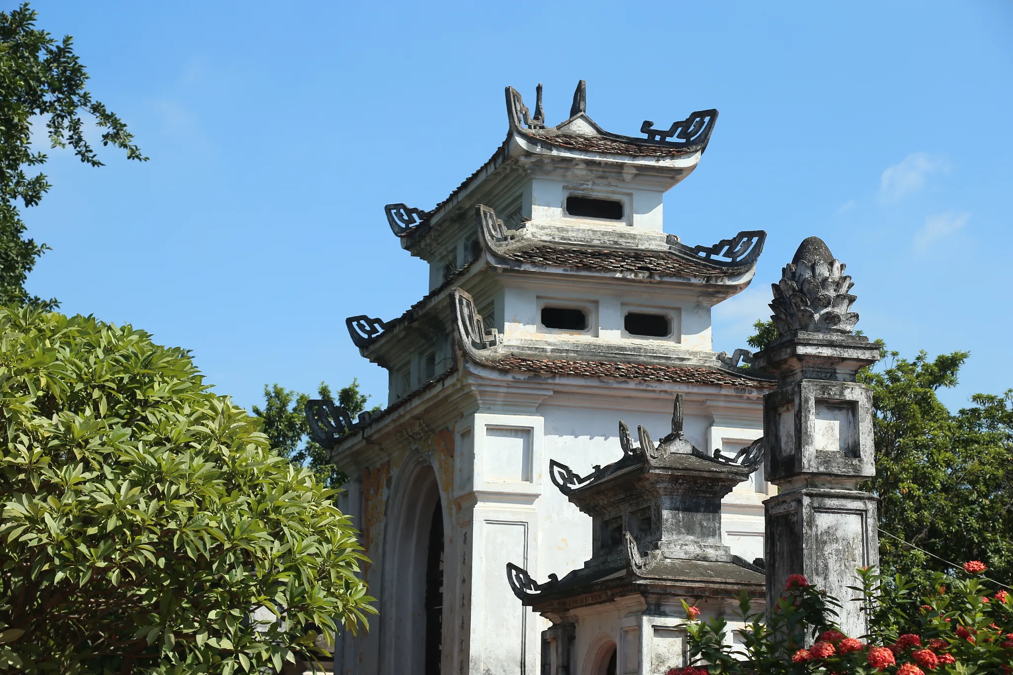 Cổng tam quan Chùa Hòe Thị (hay Hương Đỗ Tự)