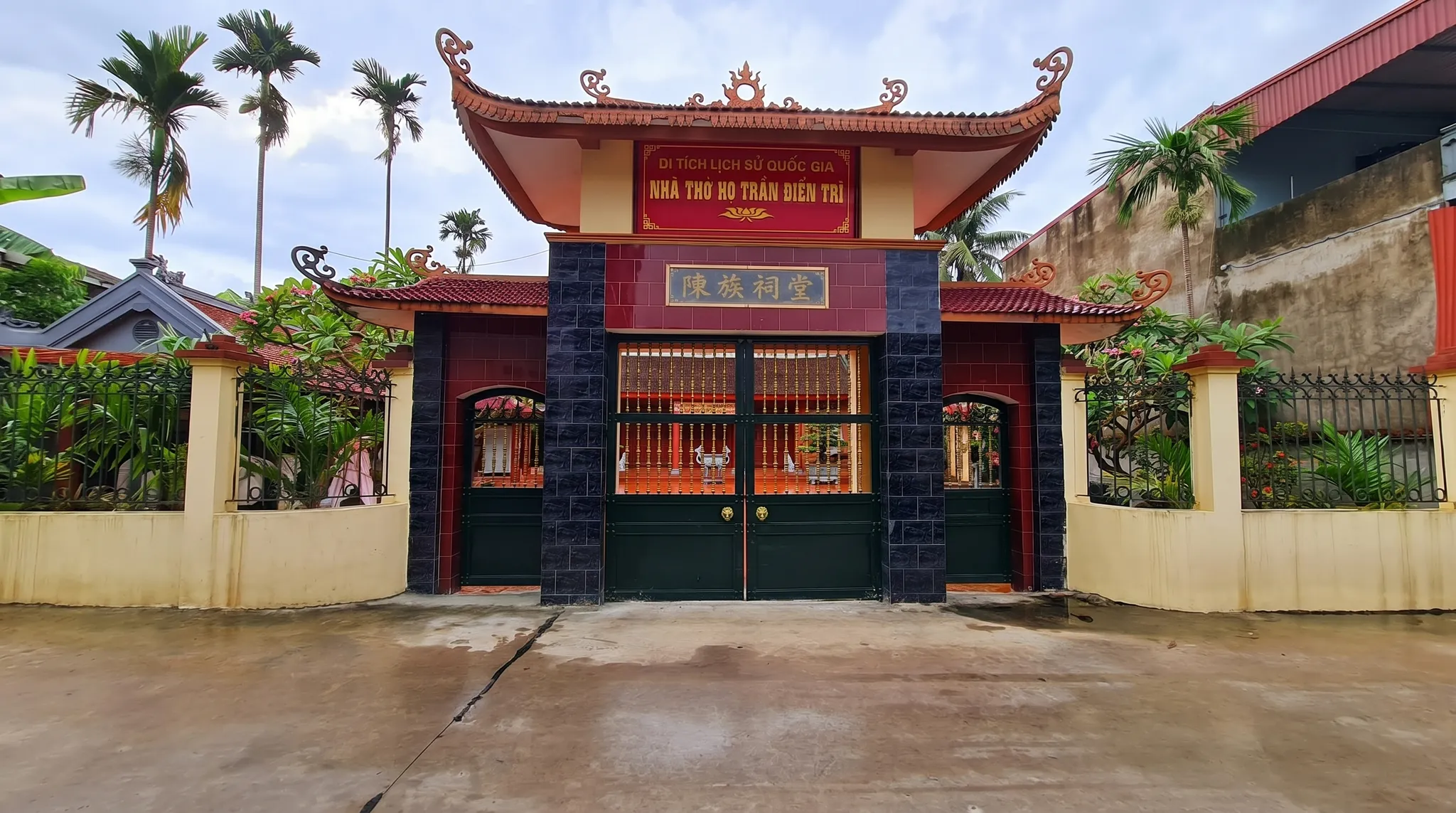 Cổng Mộ Và Nhà Thờ 3 Tiến Sĩ Trần Thọ, Trần Cảnh, Trần Tiến