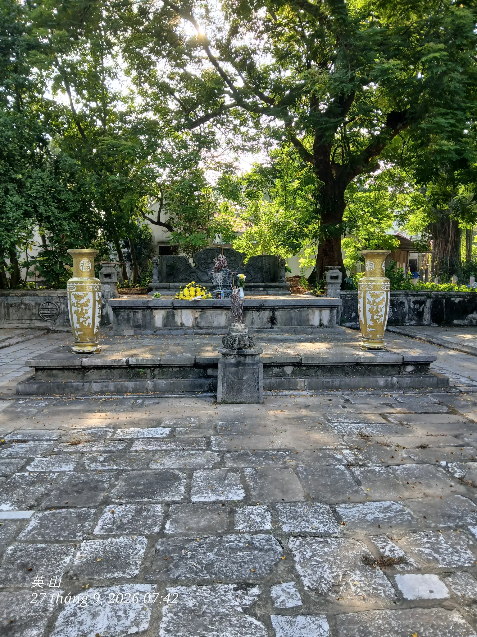 Cảnh quan ở quán đá Long Tiên