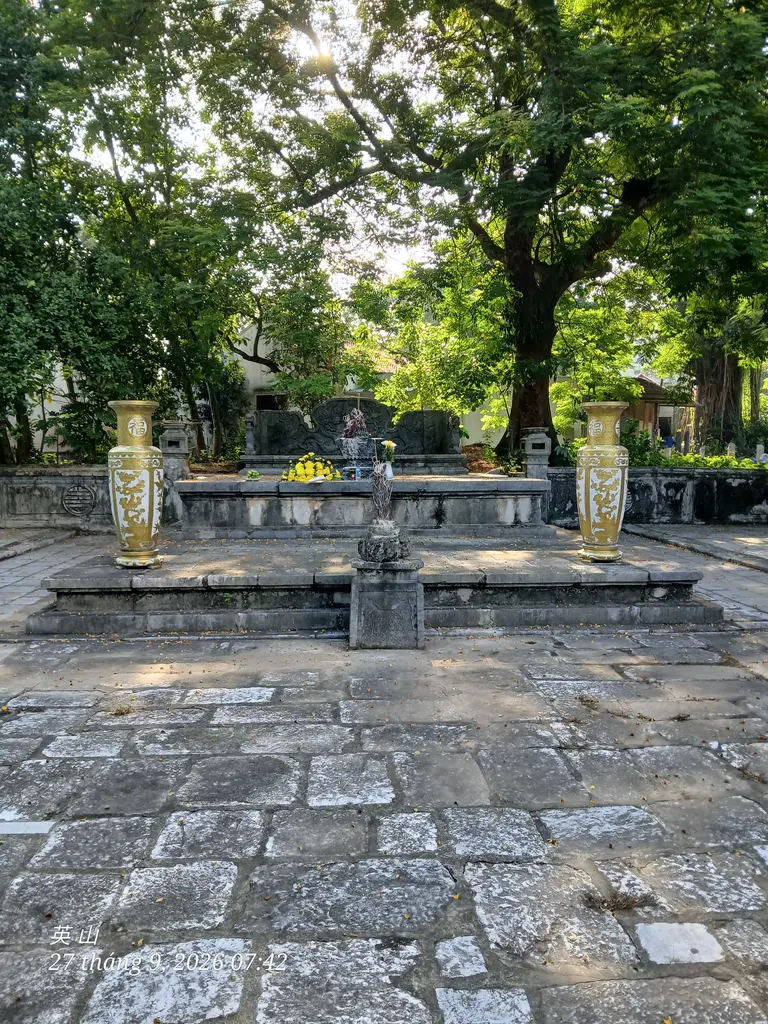 Cảnh quan di tích quán đá Long Tiên