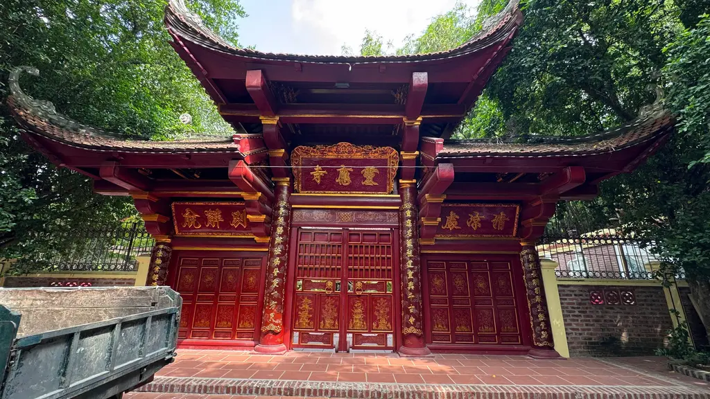 Cổng chùa Linh Ứng (Chùa Thị Cấm)
