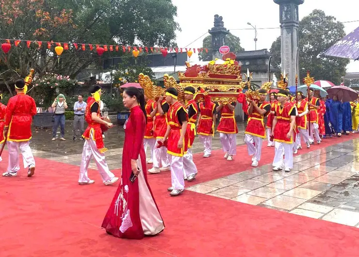 Lễ rước tại Lễ hội làng Yên Ninh