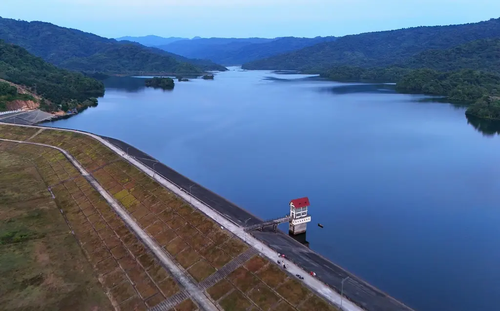 Khung cảnh tại Hồ Đạ Tẻh