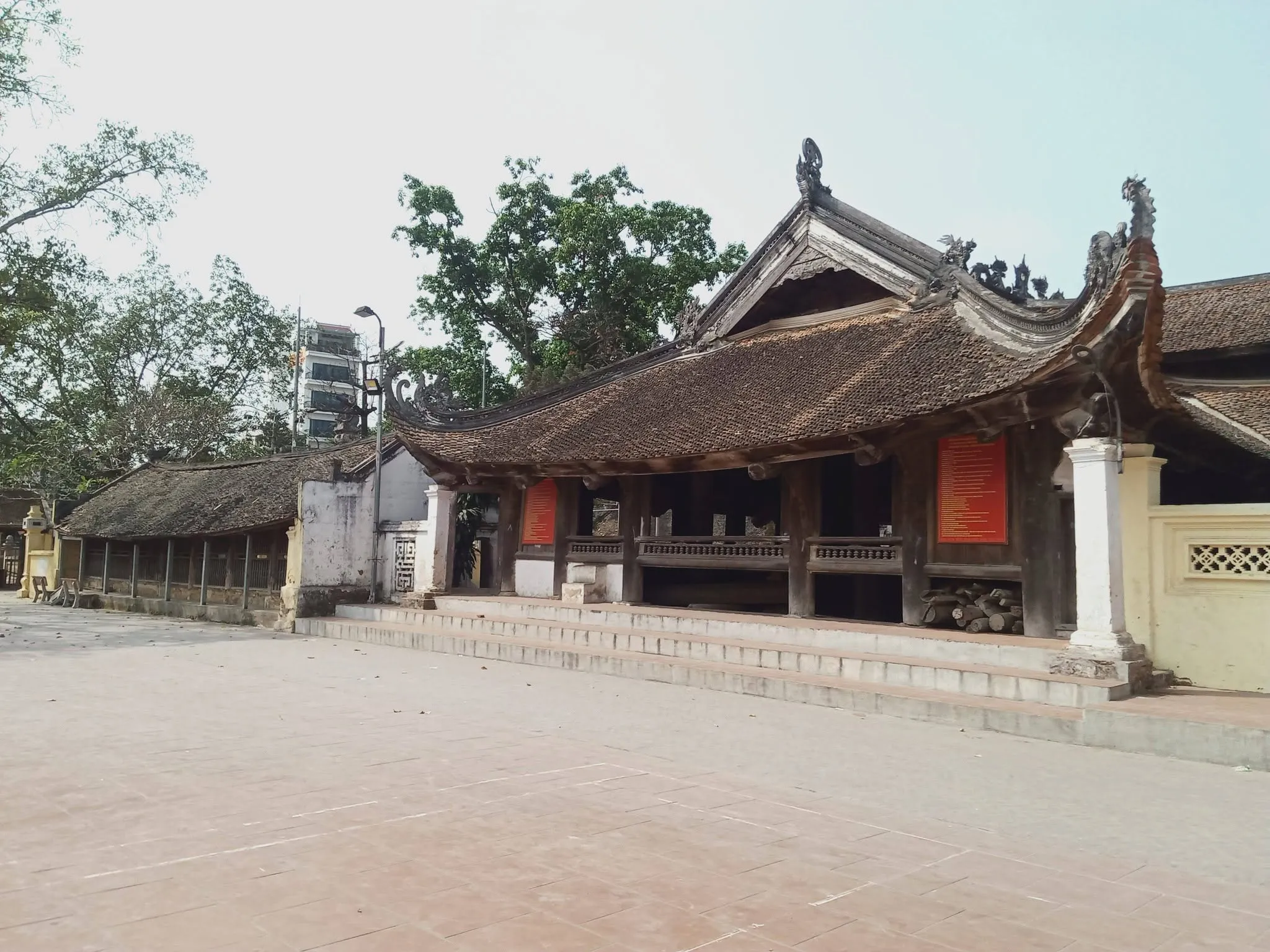 Toàn cảnh đình Hữu Bằng