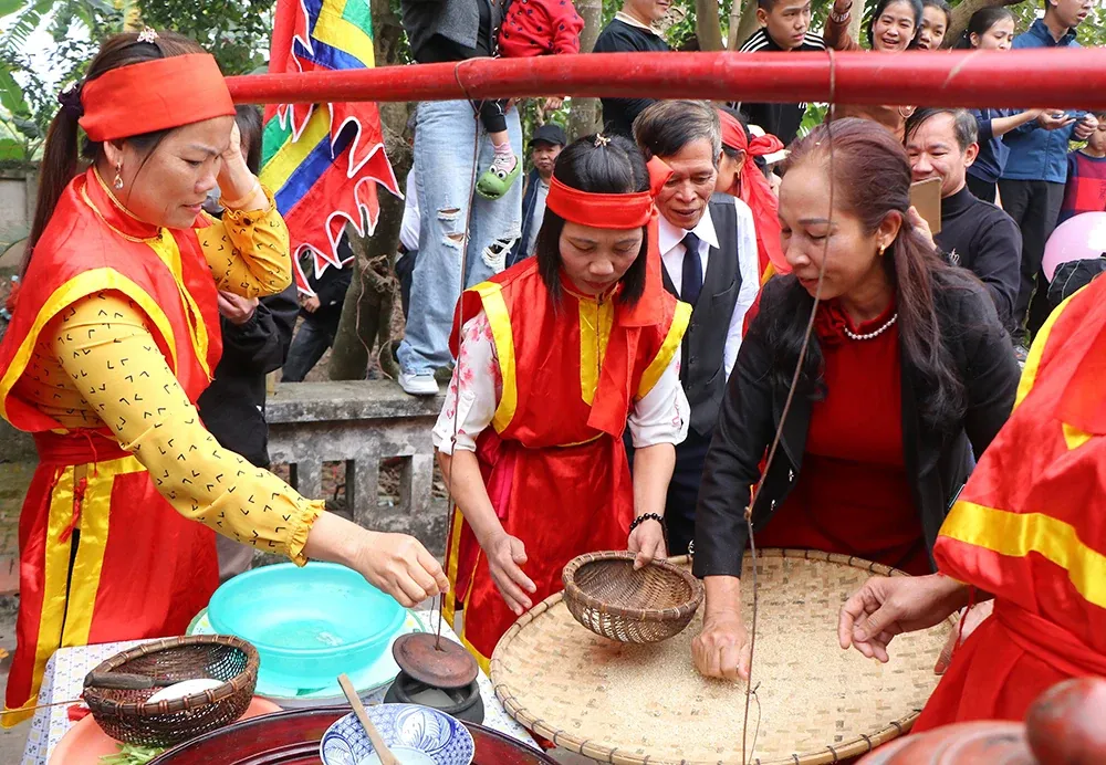 Hội thi thổi cơm tại Lễ hội đình Gia Dụ