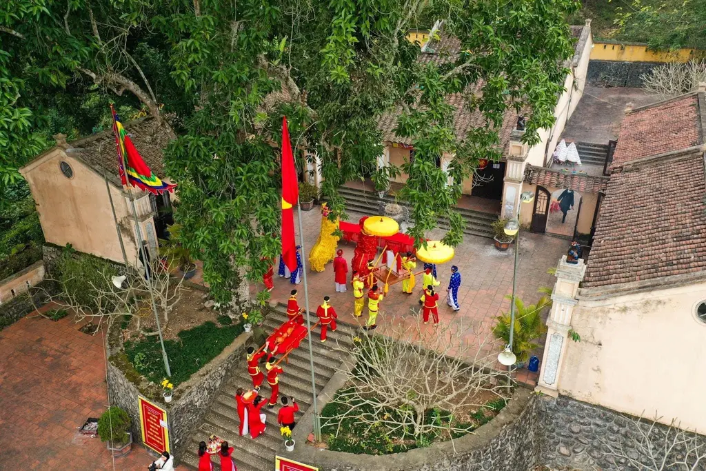 Đoàn rước lễ tại Lễ hội Đền Vua Lê