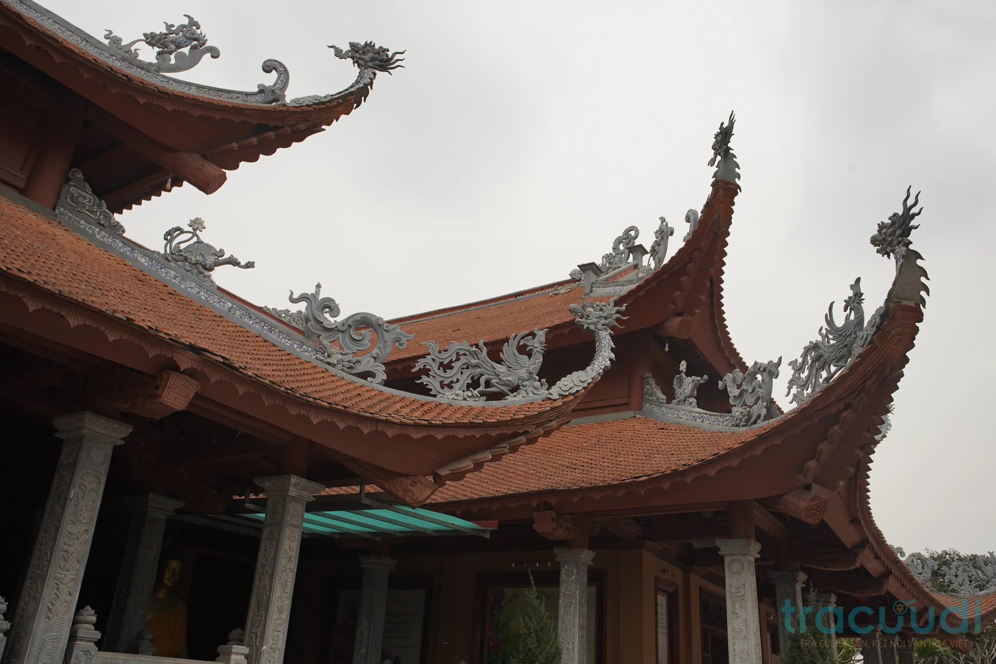 Chi tiết mái di tích Chùa Pháp Vân làng Văn Giáp