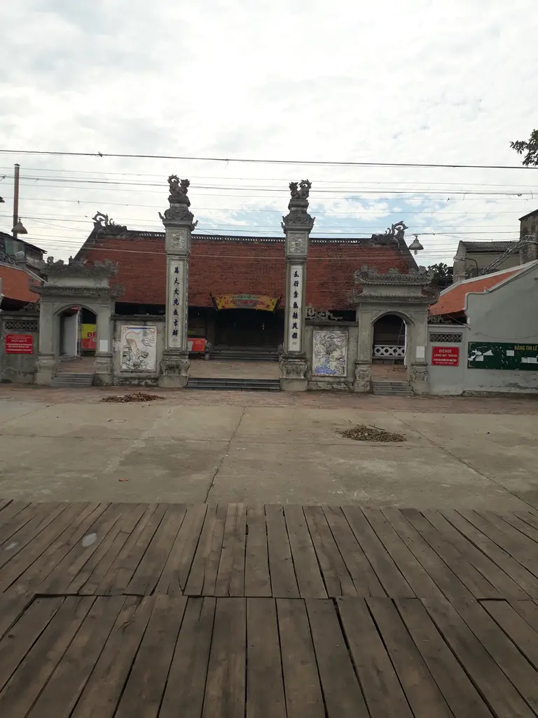 Cảnh quan đình làng Bát Tràng