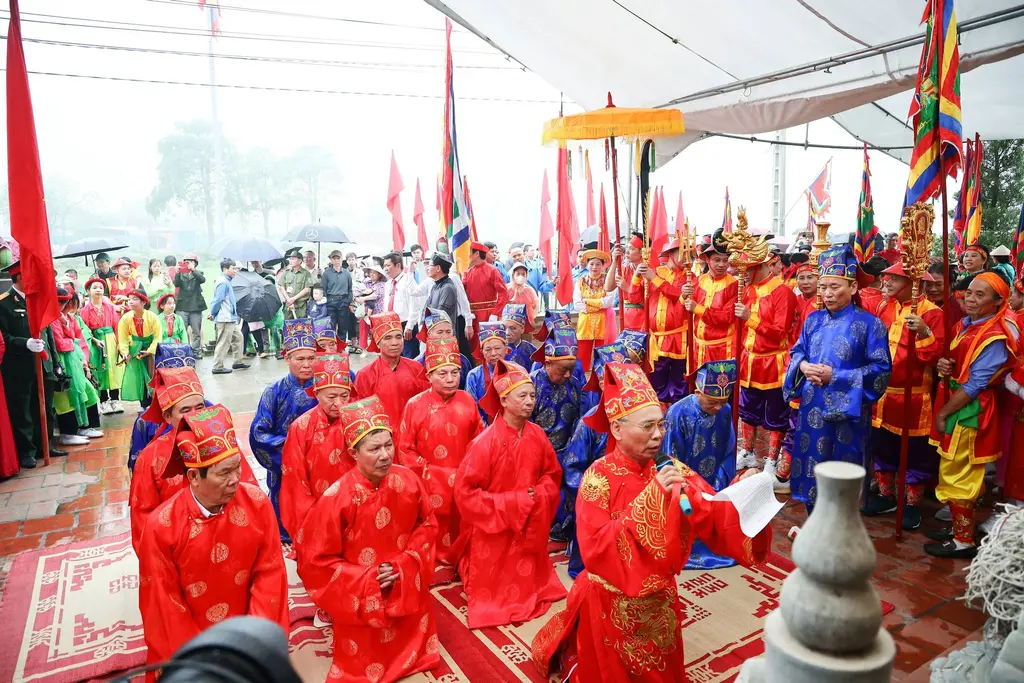 Đọc chúc văn tại Hội làng Đông Trù