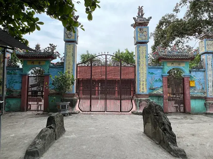 Cổng chùa Hương Lãng