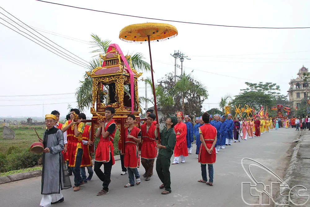 Lễ rước tại Hội làng Hạ Thái
