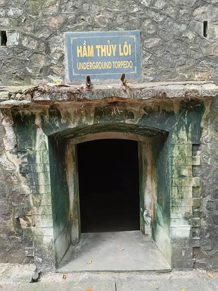 Không gian di tích Trận Địa Pháo Cổ Và Hầm Thủy Lôi Núi Lớn