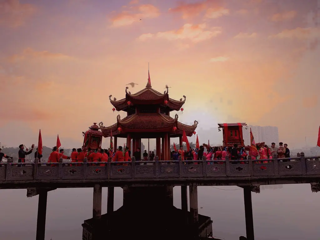 Quang cảnh lễ rước tại Hội làng Ninh Sơn