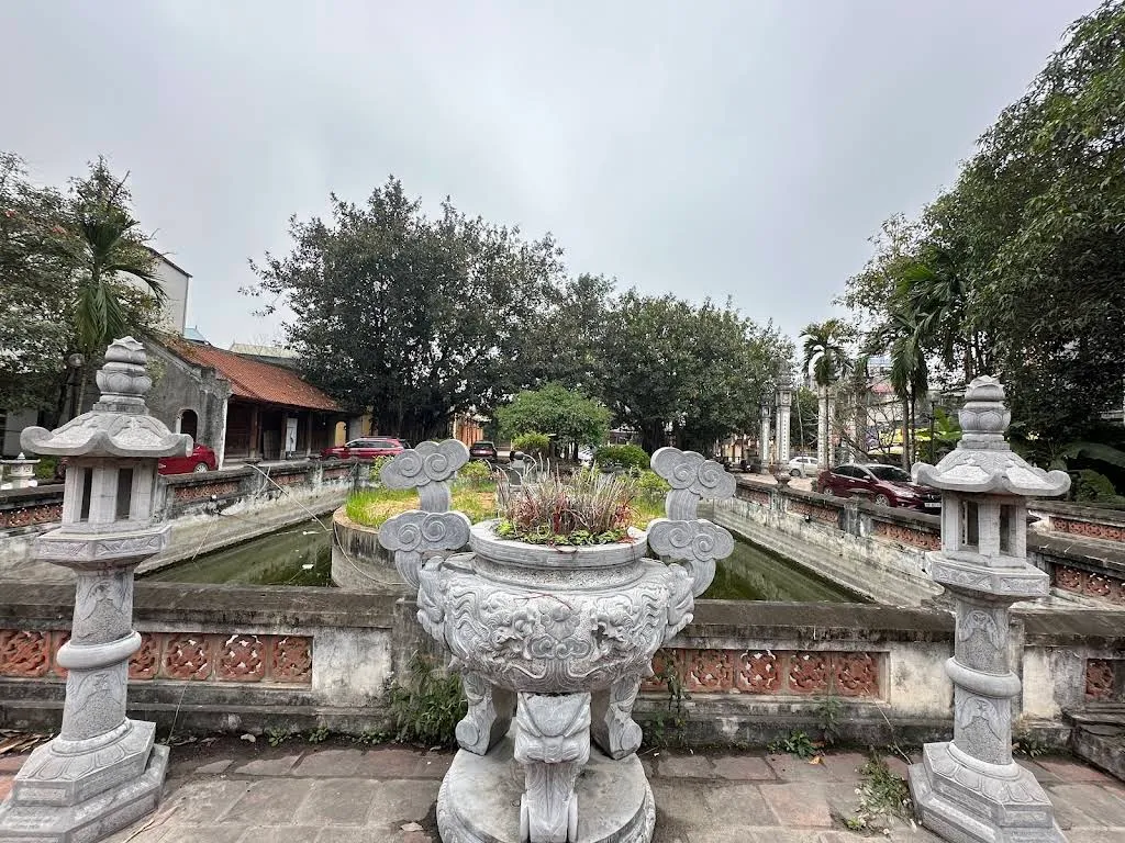 Cảnh quan không gian di tích Đình Ngoại Bình Đà (Đền)