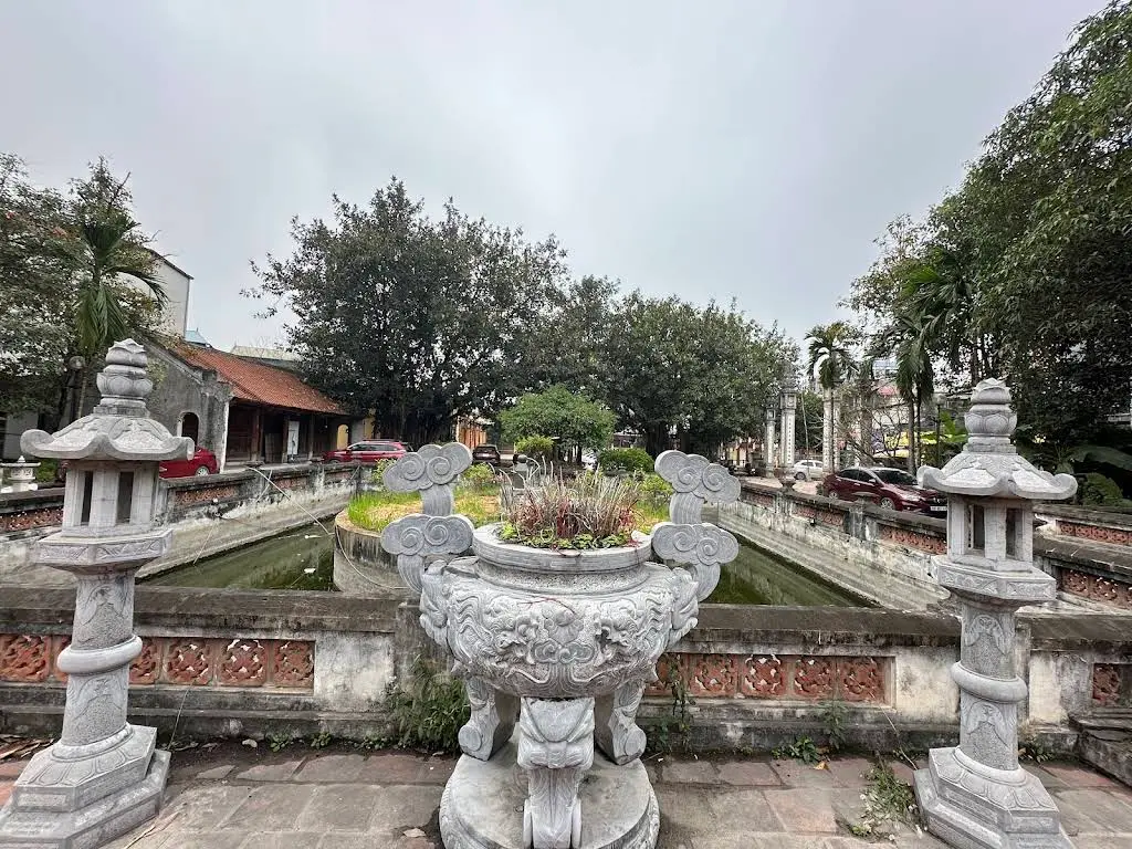 Cảnh quan không gian di tích Đình Ngoại Bình Đà (Đền)
