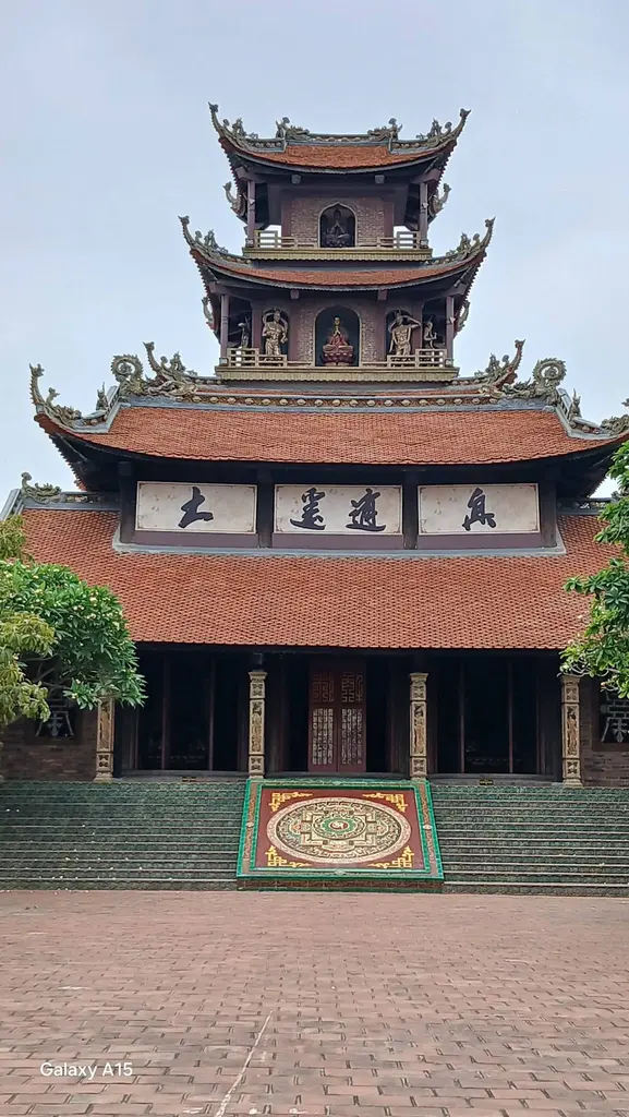Kiến trúc phía trước chùa Tiêu Dao