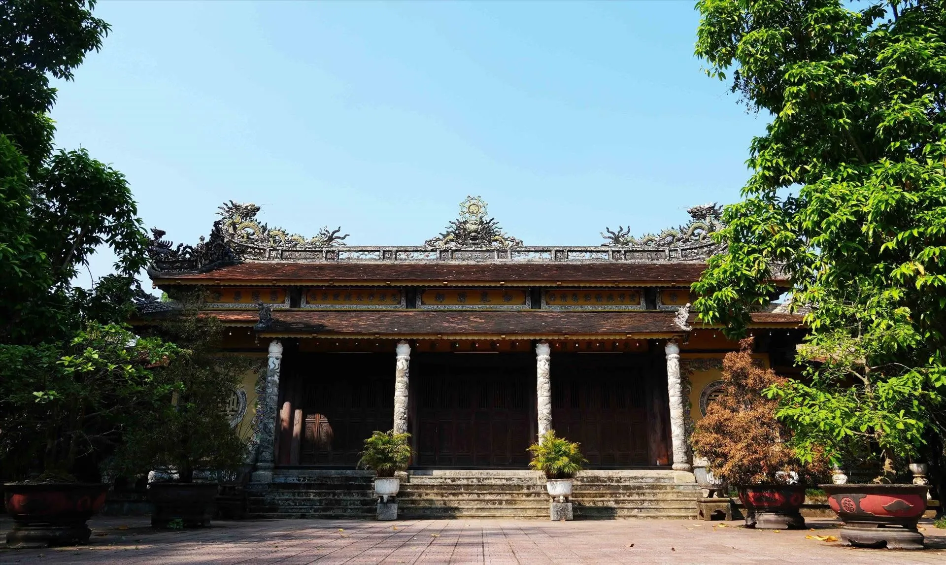Chính điện Chùa Báo Quốc