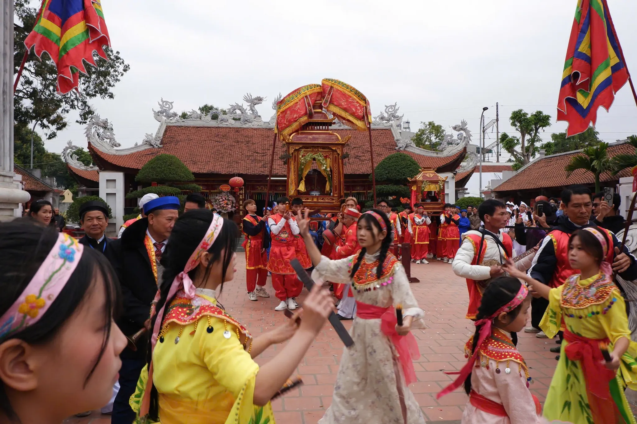 Khung cảnh Lễ hội đình Miêu Nha