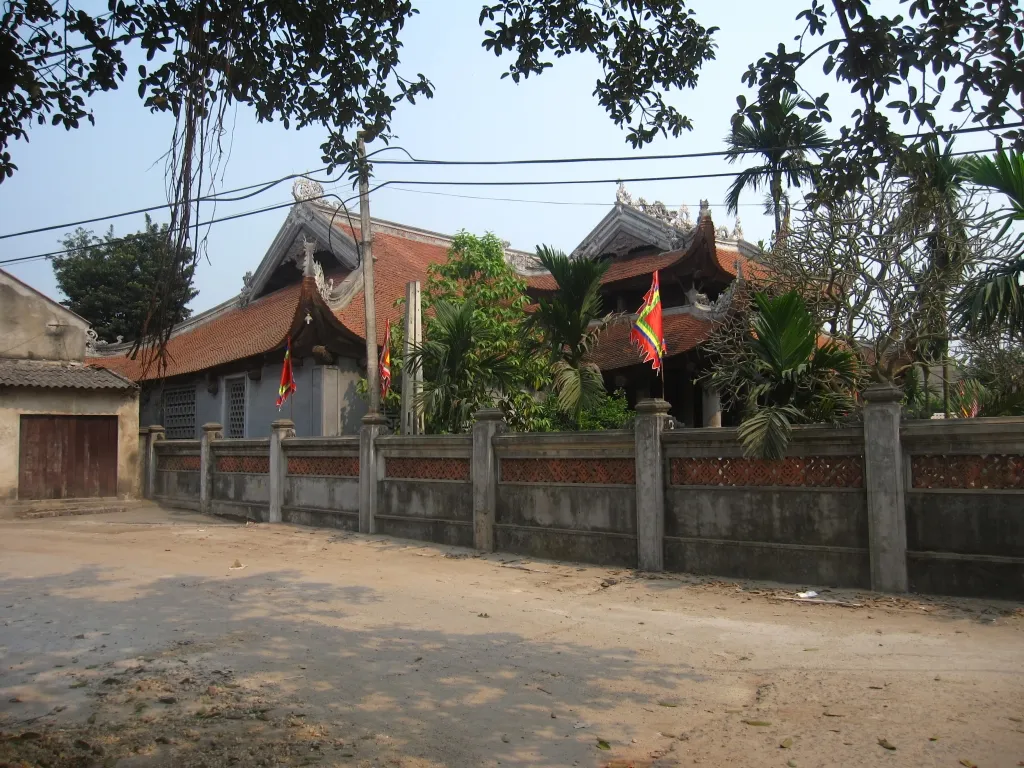 Cảnh quan bên ngoài Đình Hương Canh