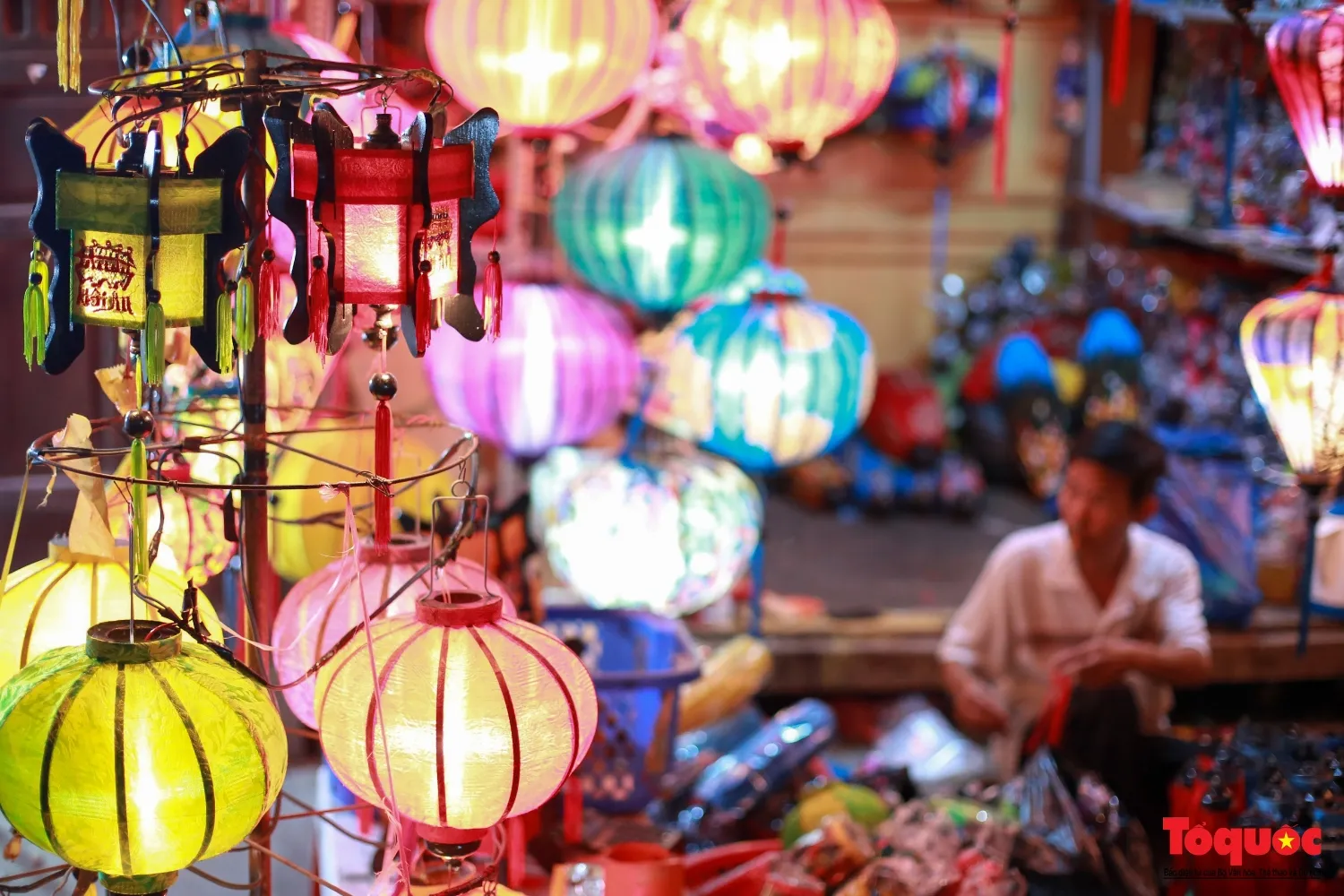 Những chiếc lồng đèn đầy sắc màu tại Hội An
