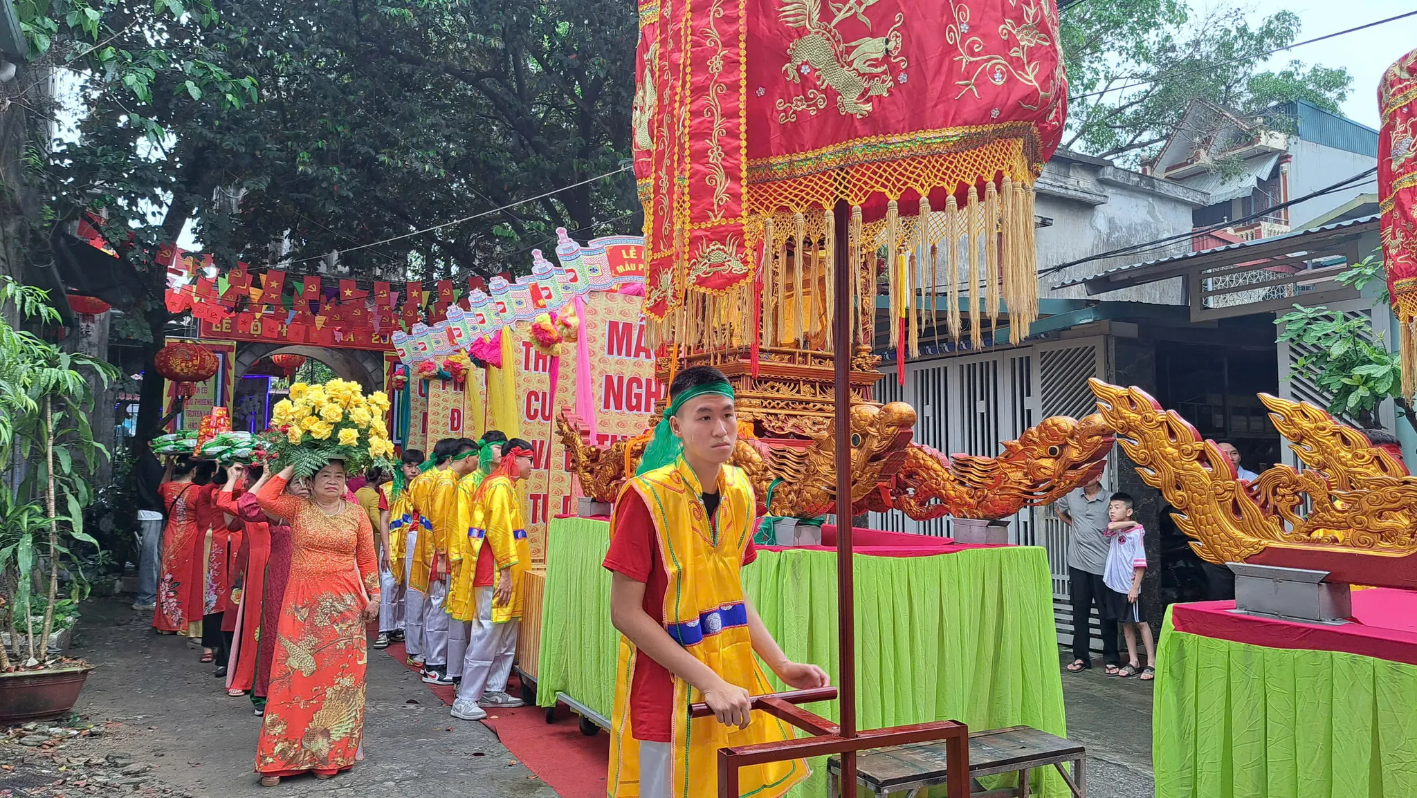 Nghi lễ rước kiệu Mẫu tại Lễ hội Phủ Bà