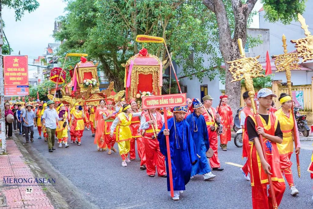 Lễ rước tại Lễ hội truyền thống Đền Đươi